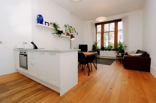 2Bedrooms, 1Bathrooms