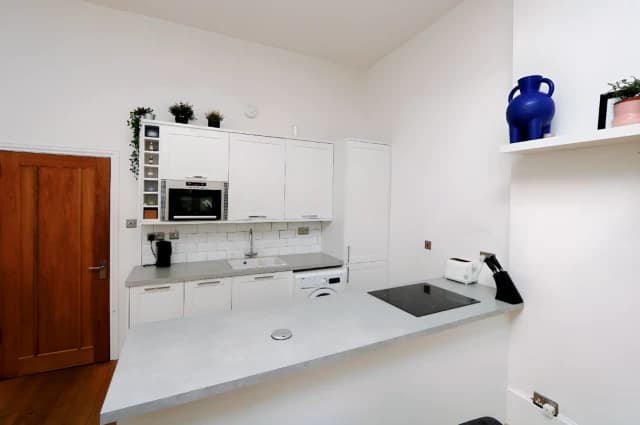 2Bedrooms, 1Bathrooms