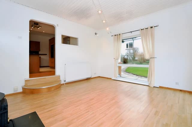 4Bedrooms, 2Bathrooms