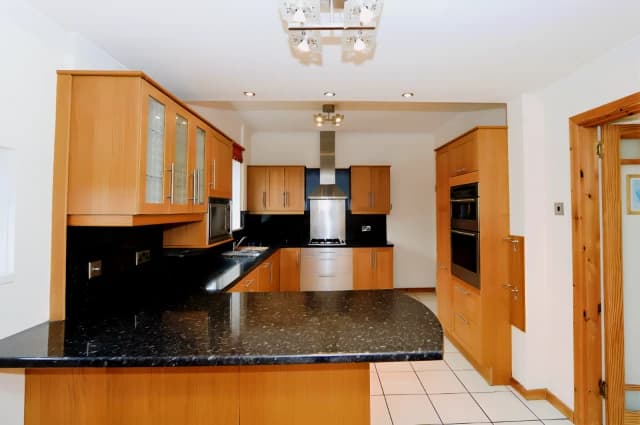 4Bedrooms, 2Bathrooms