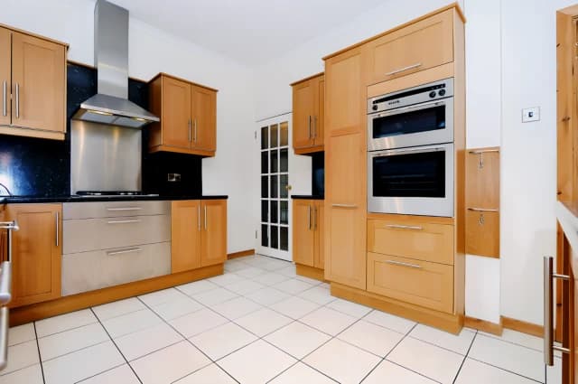 4Bedrooms, 2Bathrooms