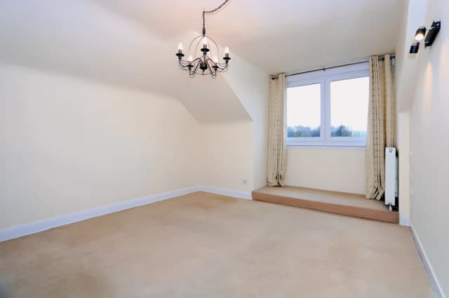 4Bedrooms, 2Bathrooms