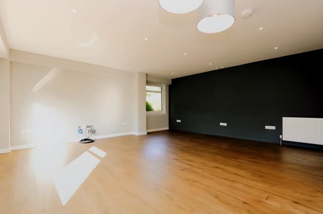 2Bedrooms, 1Bathrooms