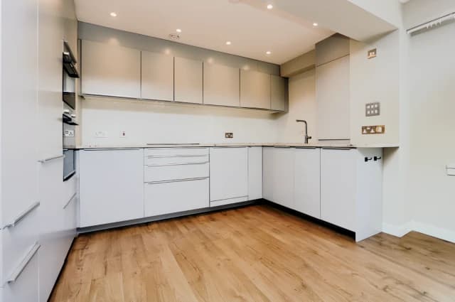 2Bedrooms, 1Bathrooms