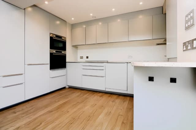 2Bedrooms, 1Bathrooms