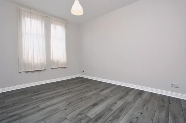 3Bedrooms, 2Bathrooms