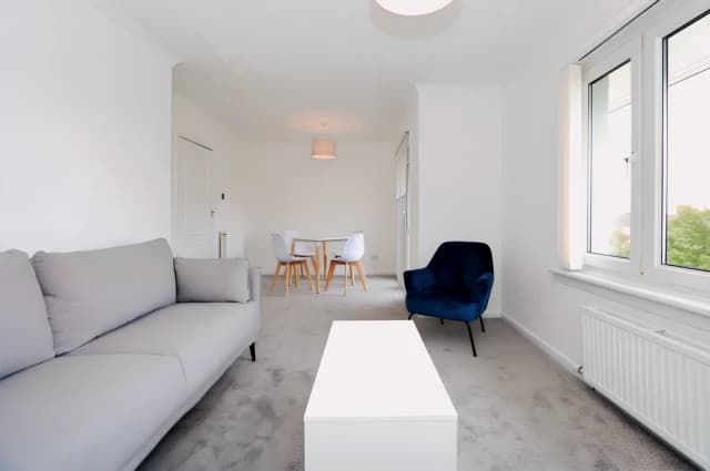 2Bedrooms, 1Bathrooms