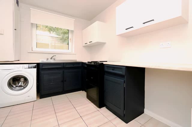 2Bedrooms, 1Bathrooms