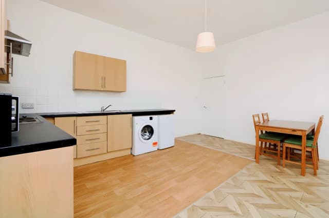 2Bedrooms, 1Bathrooms