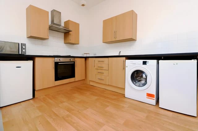 2Bedrooms, 1Bathrooms