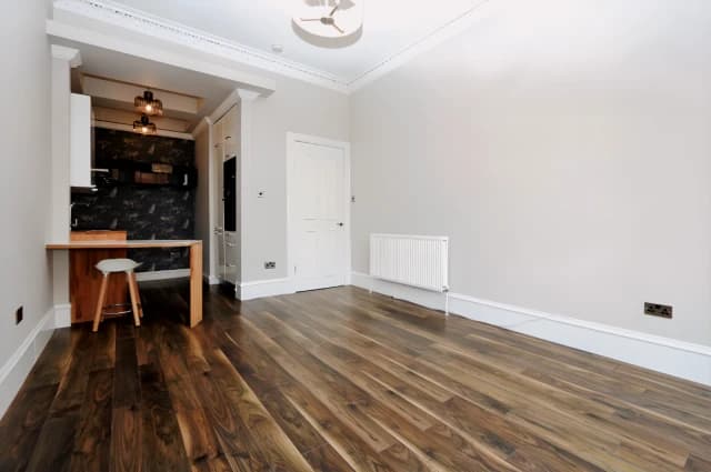 2Bedrooms, 1Bathrooms