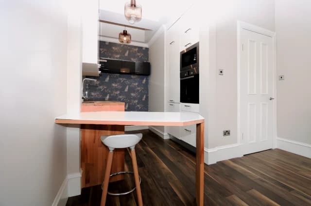 2Bedrooms, 1Bathrooms