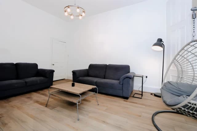 2Bedrooms, 1Bathrooms