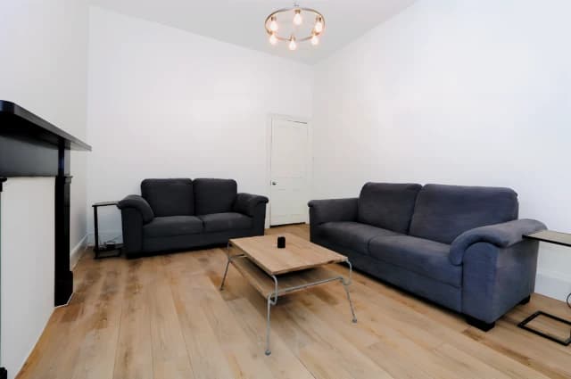 2Bedrooms, 1Bathrooms