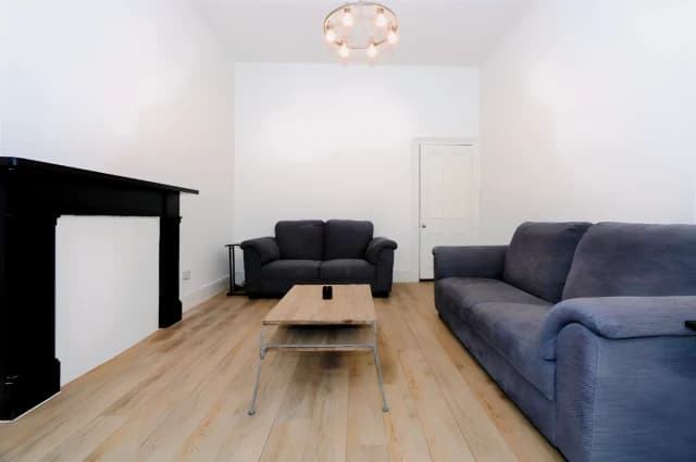 2Bedrooms, 1Bathrooms