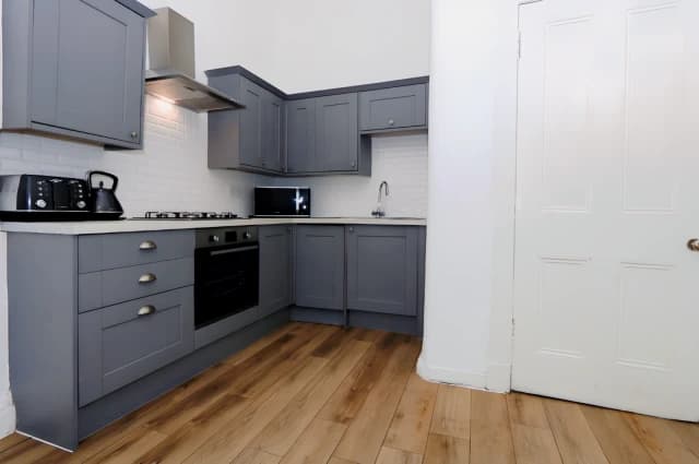 2Bedrooms, 1Bathrooms
