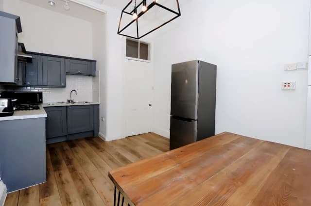 2Bedrooms, 1Bathrooms