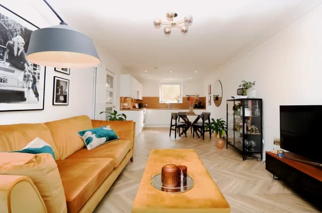 2Bedrooms, 1Bathrooms
