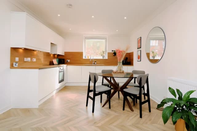 2Bedrooms, 1Bathrooms
