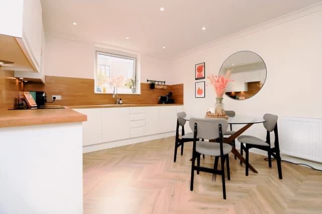 2Bedrooms, 1Bathrooms