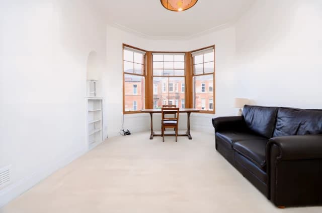 2Bedrooms, 1Bathrooms