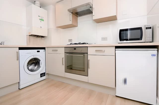 2Bedrooms, 1Bathrooms