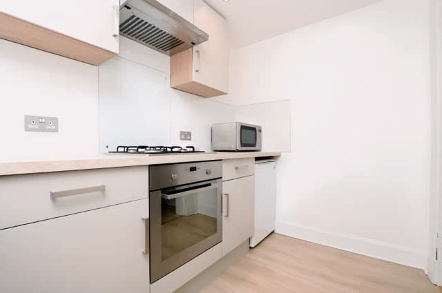 2Bedrooms, 1Bathrooms