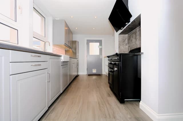 3Bedrooms, 1Bathrooms