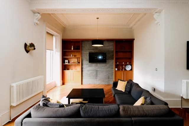 2Bedrooms, 1Bathrooms