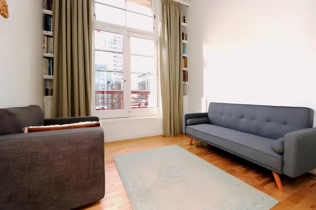 1Bedrooms, 2Bathrooms