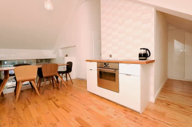 1Bedrooms, 2Bathrooms