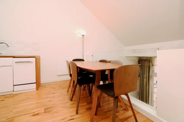 1Bedrooms, 2Bathrooms