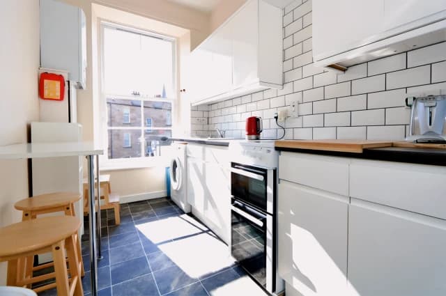 2Bedrooms, 1Bathrooms
