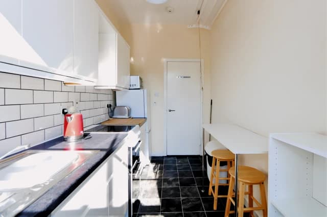2Bedrooms, 1Bathrooms