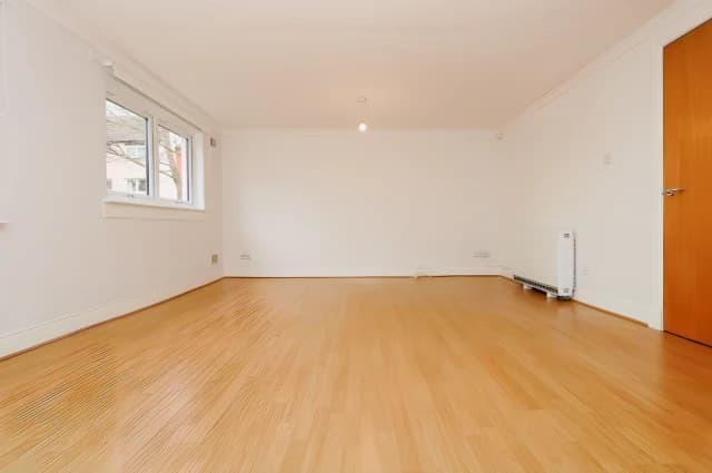 2Bedrooms, 1Bathrooms