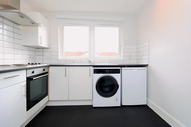 2Bedrooms, 1Bathrooms