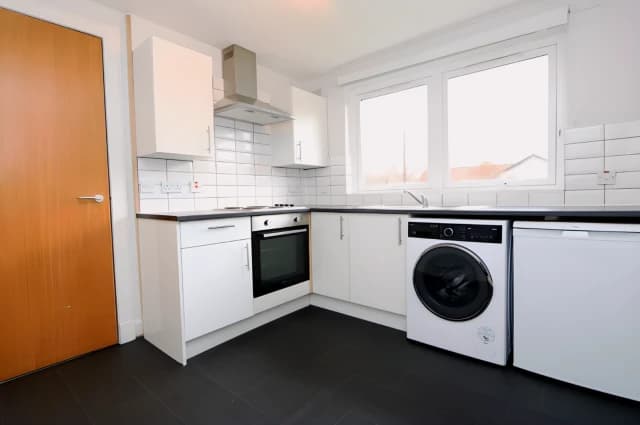 2Bedrooms, 1Bathrooms