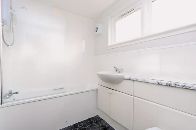 2Bedrooms, 1Bathrooms