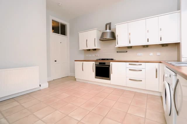 2Bedrooms, 1Bathrooms