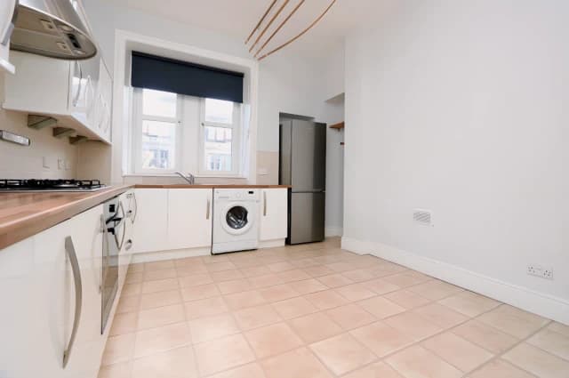 2Bedrooms, 1Bathrooms