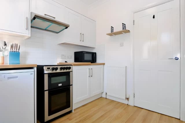 2Bedrooms, 1Bathrooms