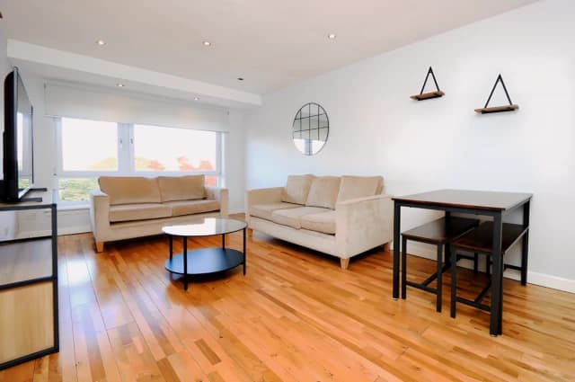 2Bedrooms, 1Bathrooms
