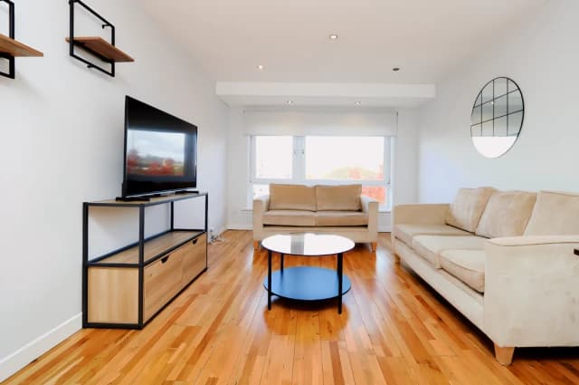 2Bedrooms, 1Bathrooms