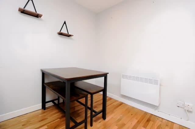 2Bedrooms, 1Bathrooms