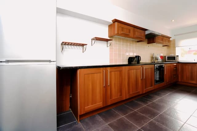 2Bedrooms, 1Bathrooms