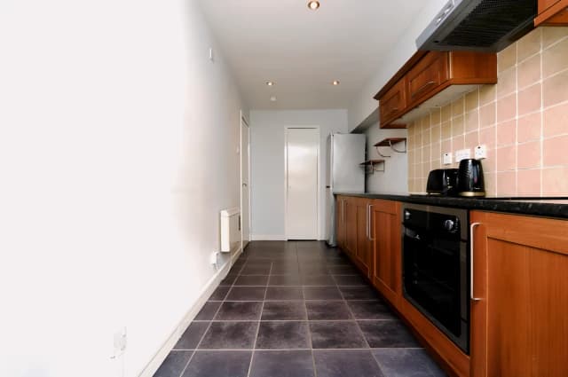 2Bedrooms, 1Bathrooms