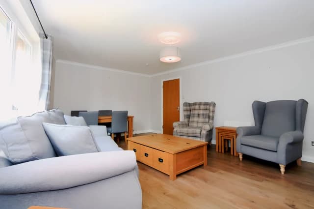 2Bedrooms, 1Bathrooms