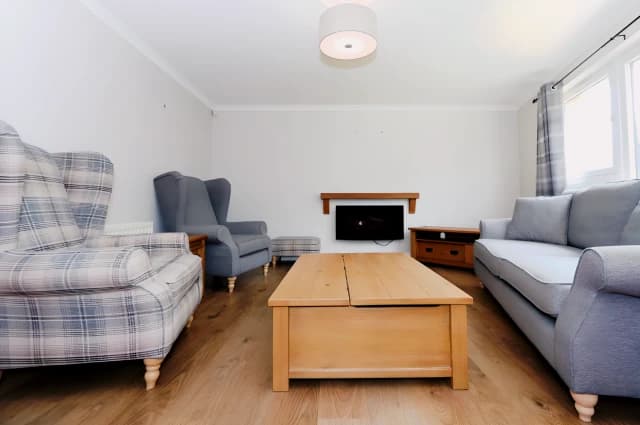 2Bedrooms, 1Bathrooms