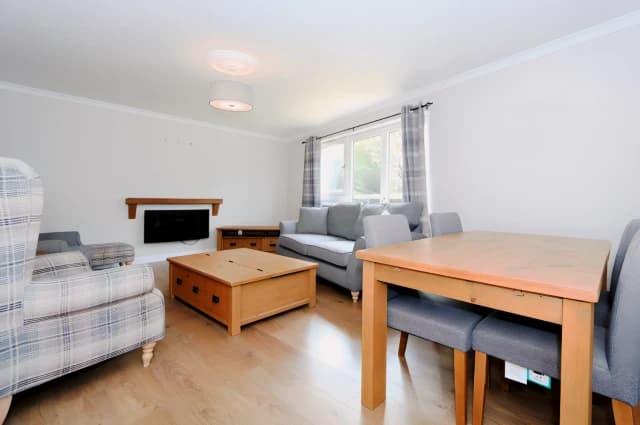 2Bedrooms, 1Bathrooms