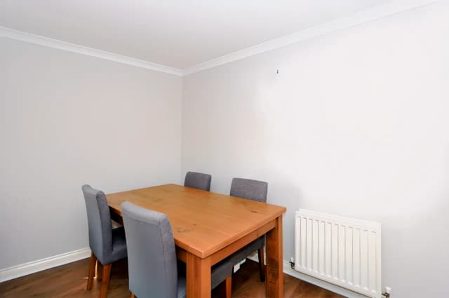 2Bedrooms, 1Bathrooms